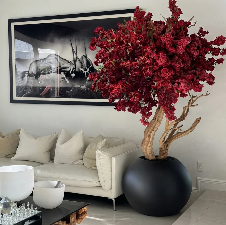 Planta artificial grande "Vazz Vermelha" con maceta incluida.