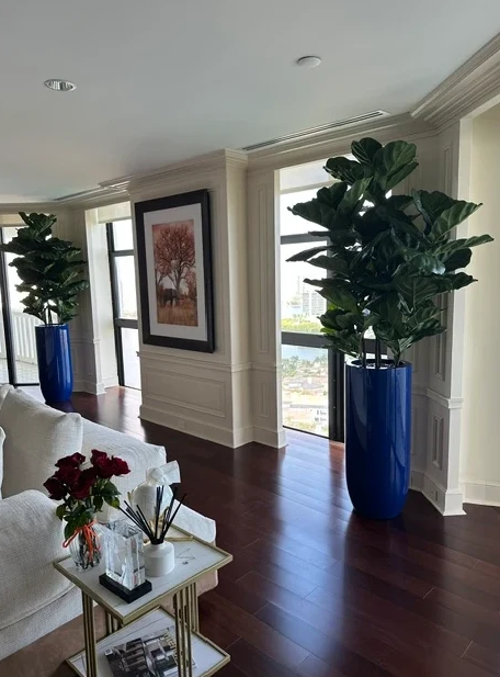 Planta artificial grande "Yas" con maceta incluida.