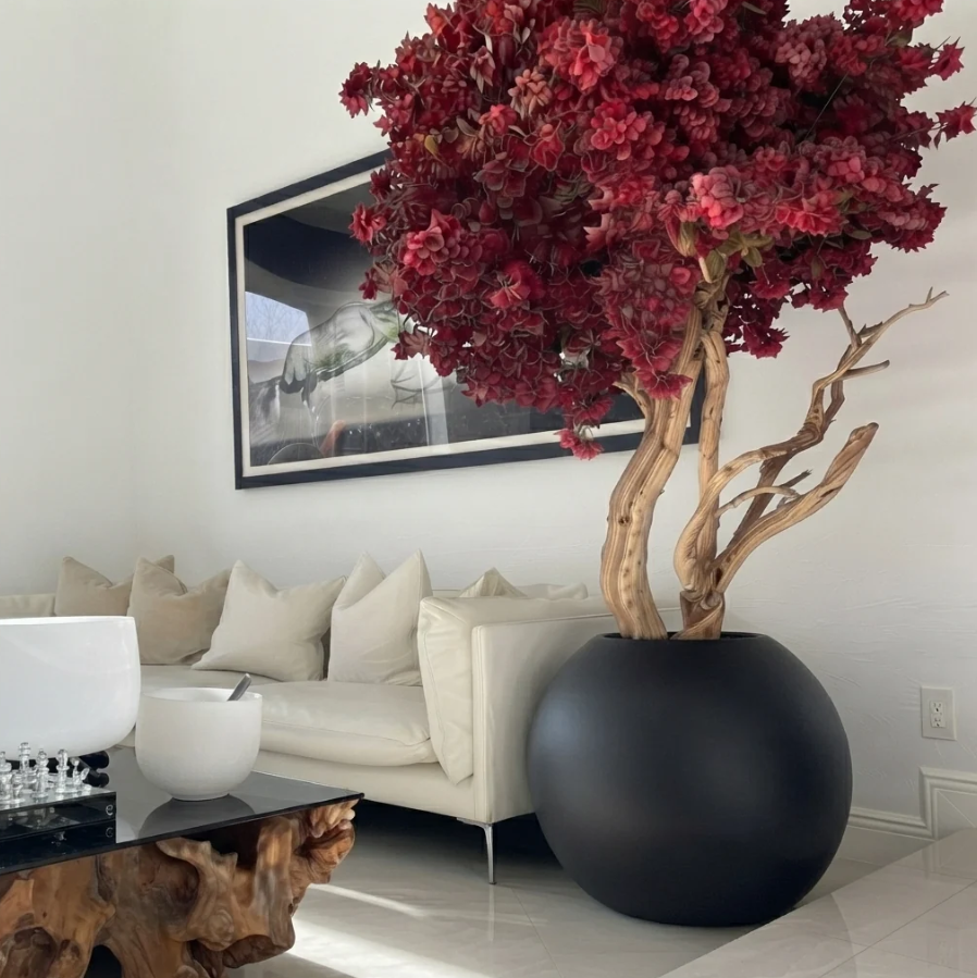 Planta artificial grande "Vazz Vermelha" con maceta incluida.