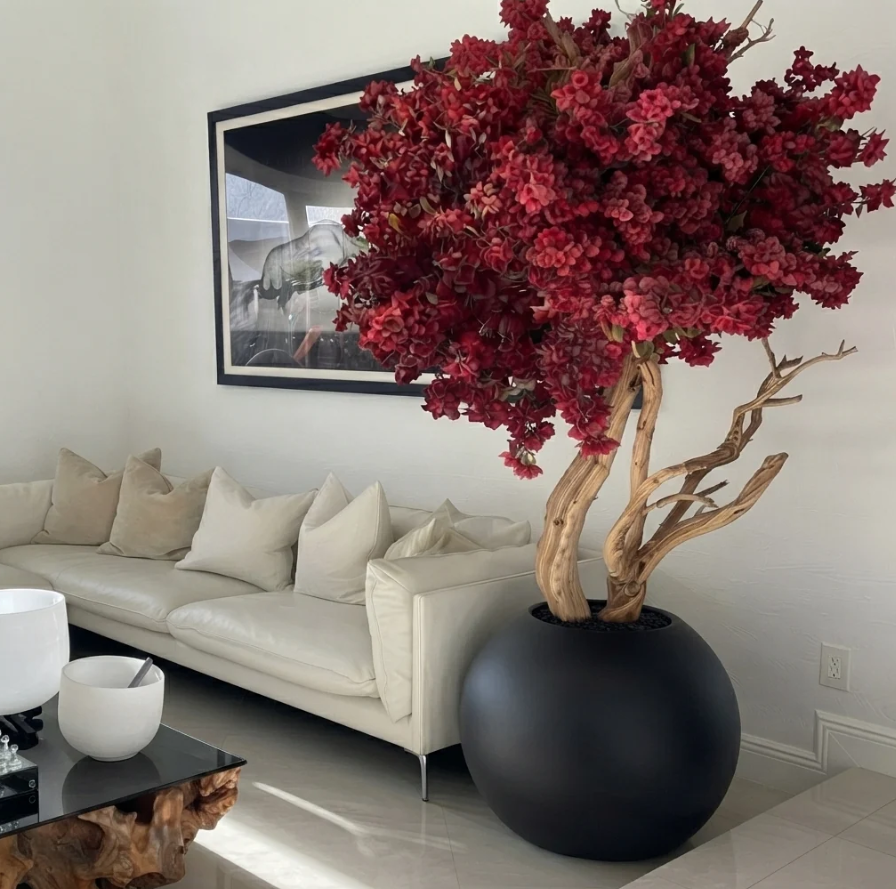 Planta artificial grande "Vazz Vermelha" con maceta incluida.